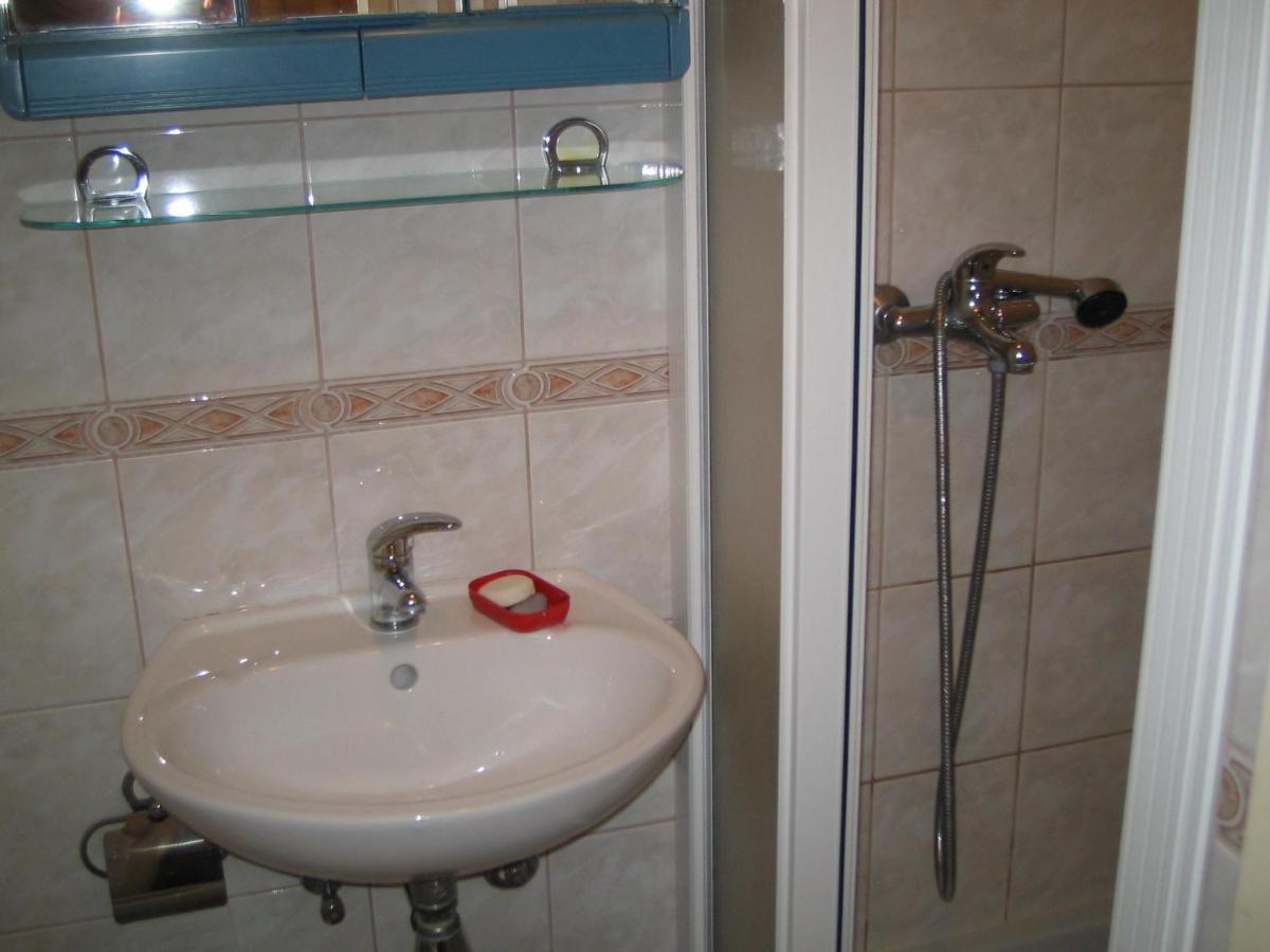 Apartments By The Sea Selce, Crikvenica - 15063 Kültér fotó