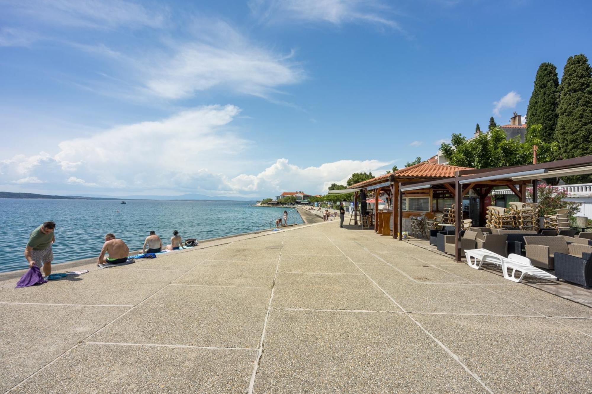 Apartments By The Sea Selce, Crikvenica - 15063 Kültér fotó